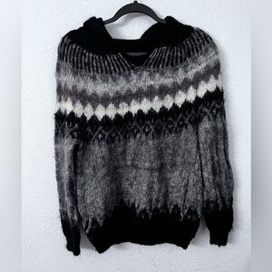 Alpaca Wool Cozy Black and Gray Women's Sweater